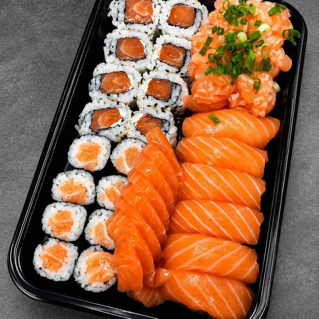 6 niguiris de salmão, 6 dyo´s de salmão, 8 uramaki de salmão, 8 shakemaki e 8 sashimis de salmão.