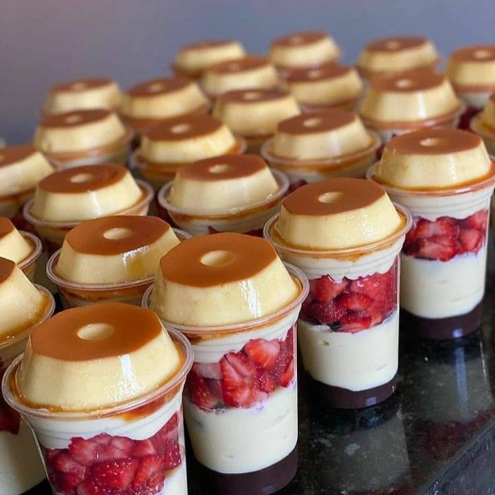 Fresas con Crema y Flan Napolitano Horneado
