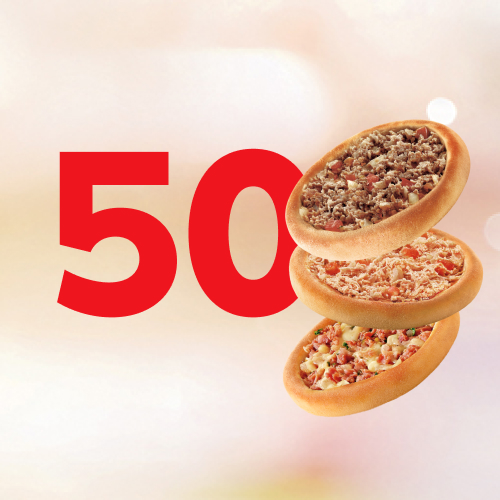 Elas são tão saborosas que não dá para comer só uma! Vem pedir 50 Esfihas Clássicas: Carne, Frango ou Calabresa com Mussarela. Delícia!