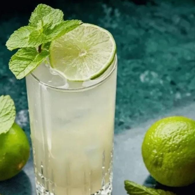 Agua de limón con fresa 1 lt