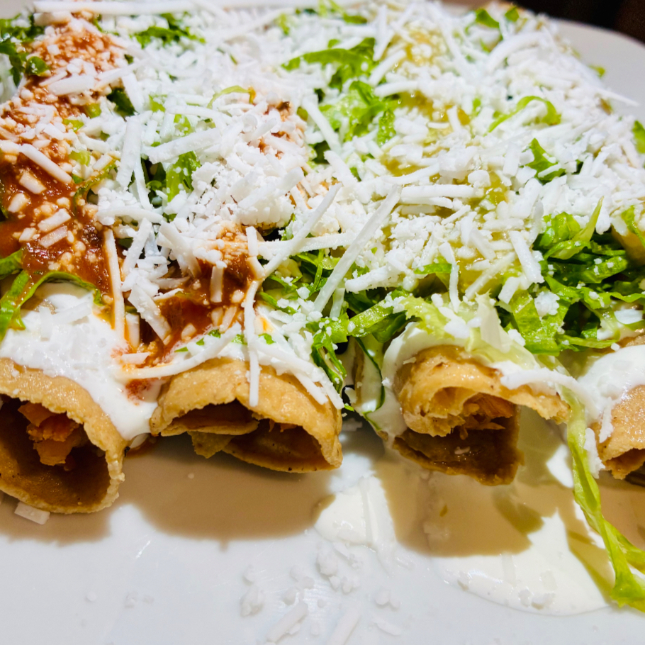 Tacos Dorados de Pollo