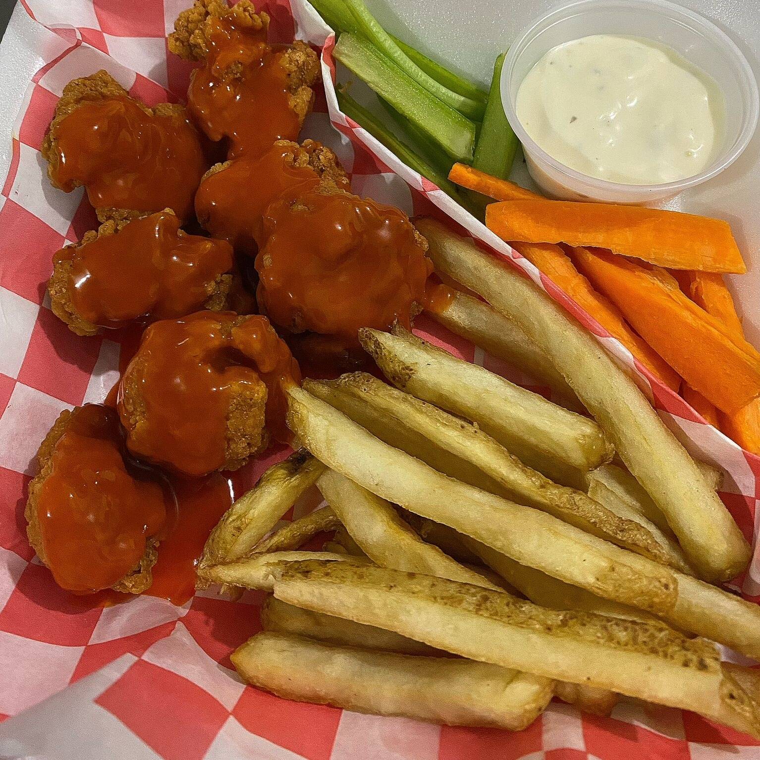Boneless buffalo c/papas