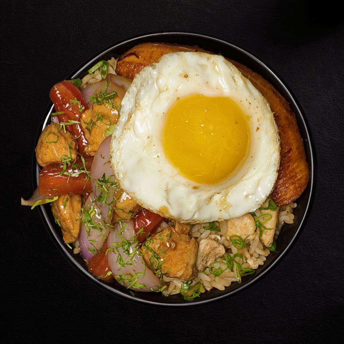 Montado Pollo Saltado