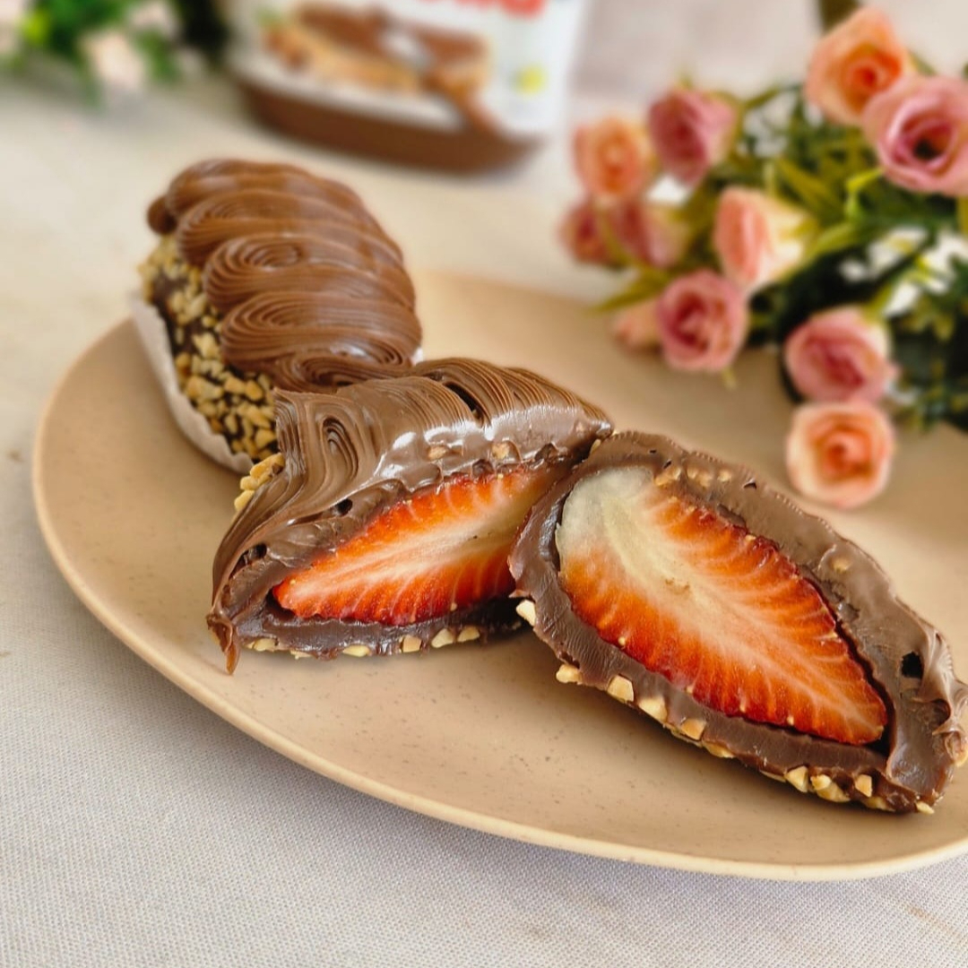 Morango, brigadeiro de chocolate, amendoim e Nutella pura. Aprox.: 70 - 80gr