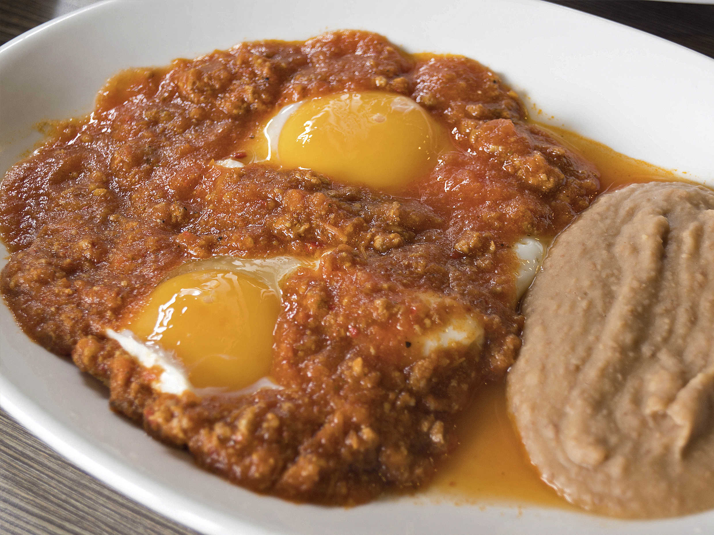 Huevos Rancheros en Salsa de Chorizo