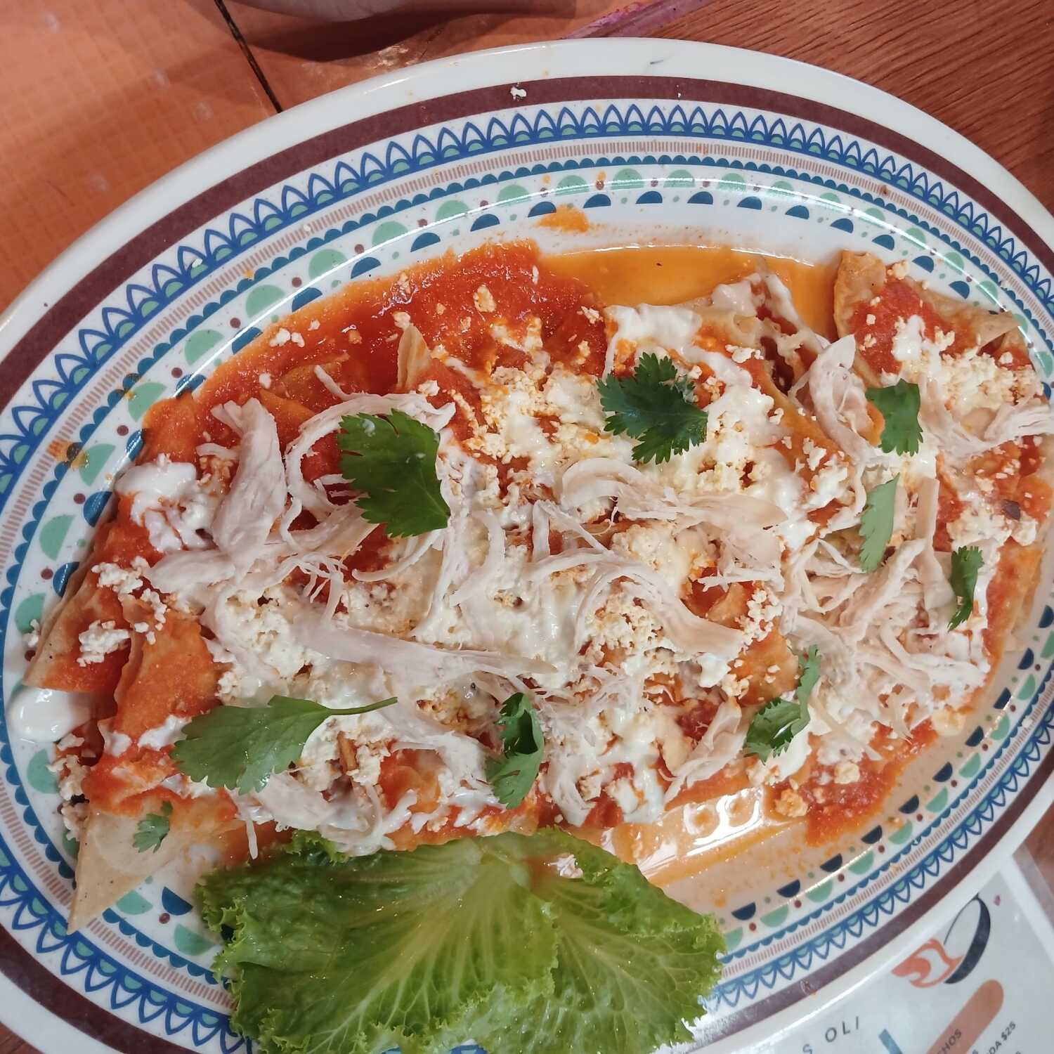 CHILAQUILES ROJOS CON POLLO