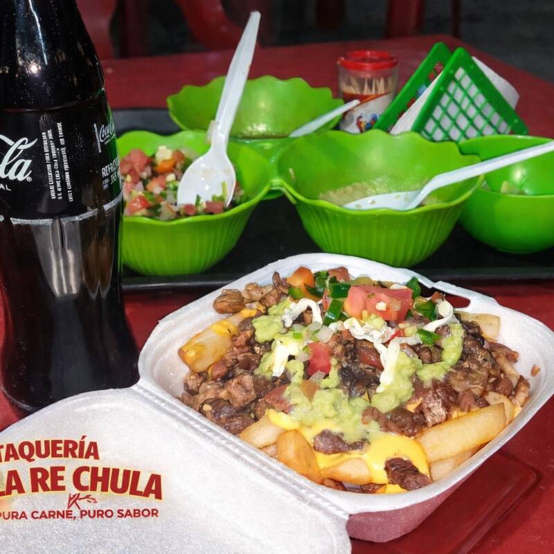 3 Papas Fritas con Carne Asada