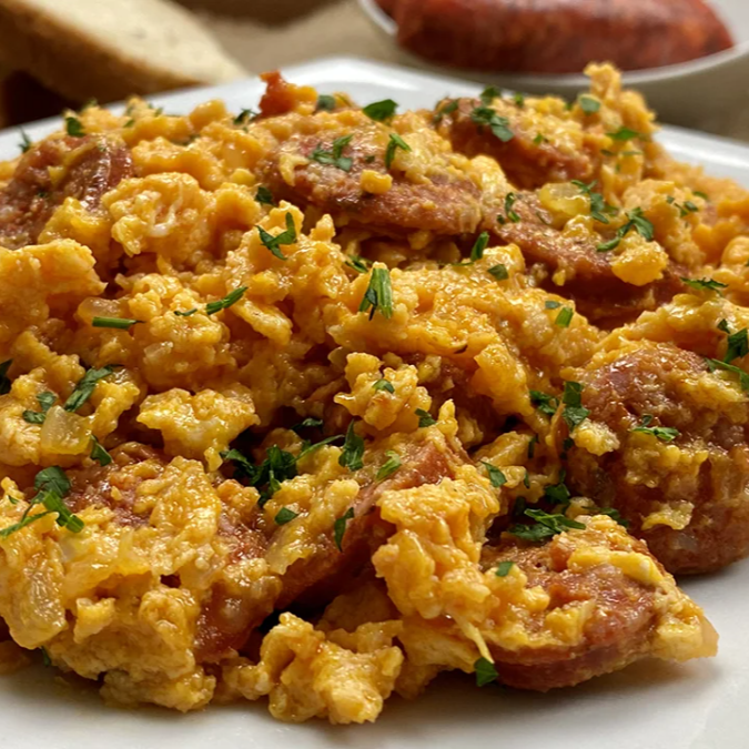 HUEVOS CON LONGANIZA