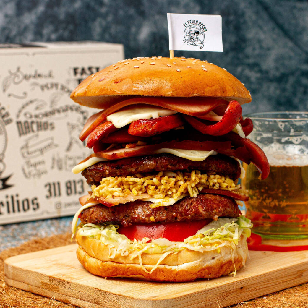 Hamburguesa Perla Negra con Filete de Pollo
