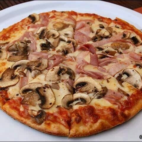Pizza de Jamon con Champiñones