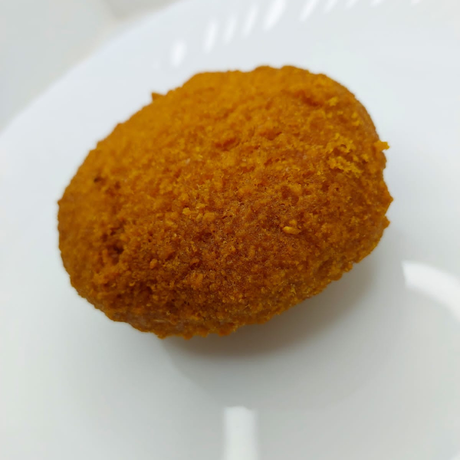 Acarajé é feito de massa de feijão fradinho triturado e temperado com cebola e sal. O acarajé vem fechada. ( pimenta opcional )