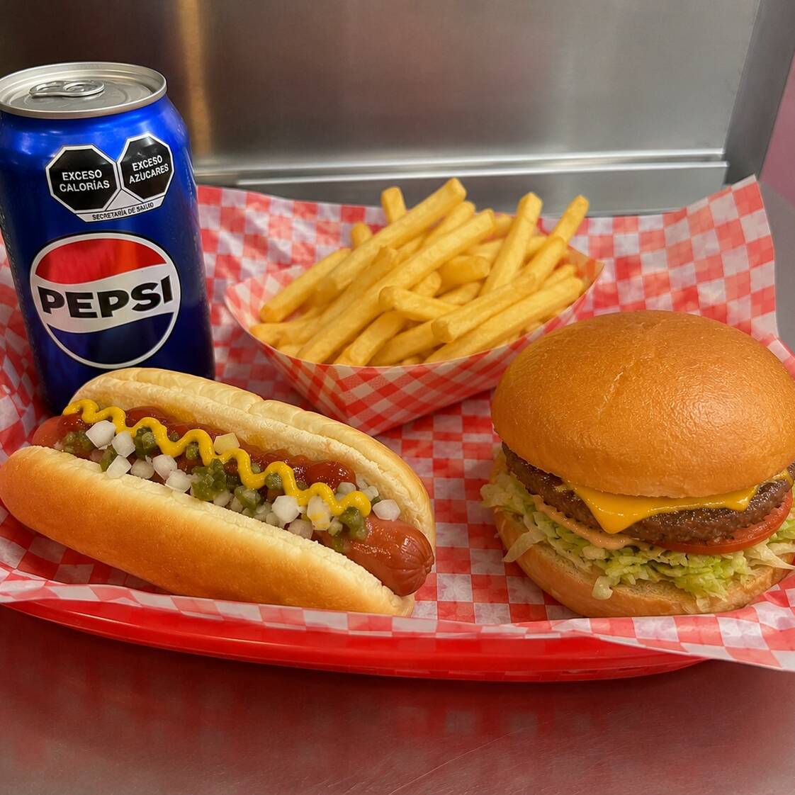 Burguer y Dogo Basicos + Papas Fritas + Bebida
