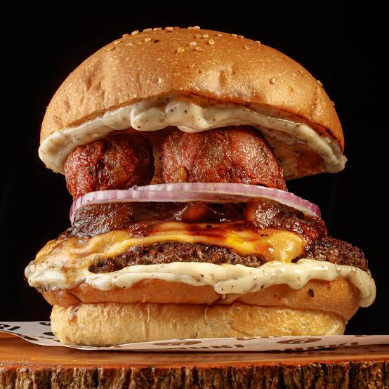 Hamburguesa Choripollo con Papas y Gaseosa de 250