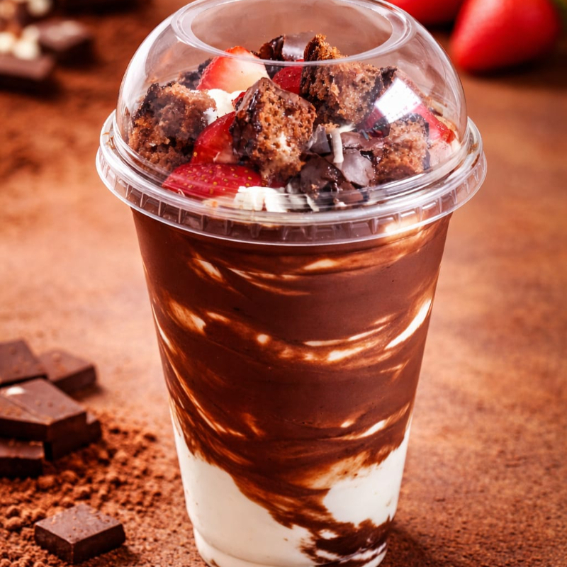 Fresas con crema con toppings vaso 16 oz