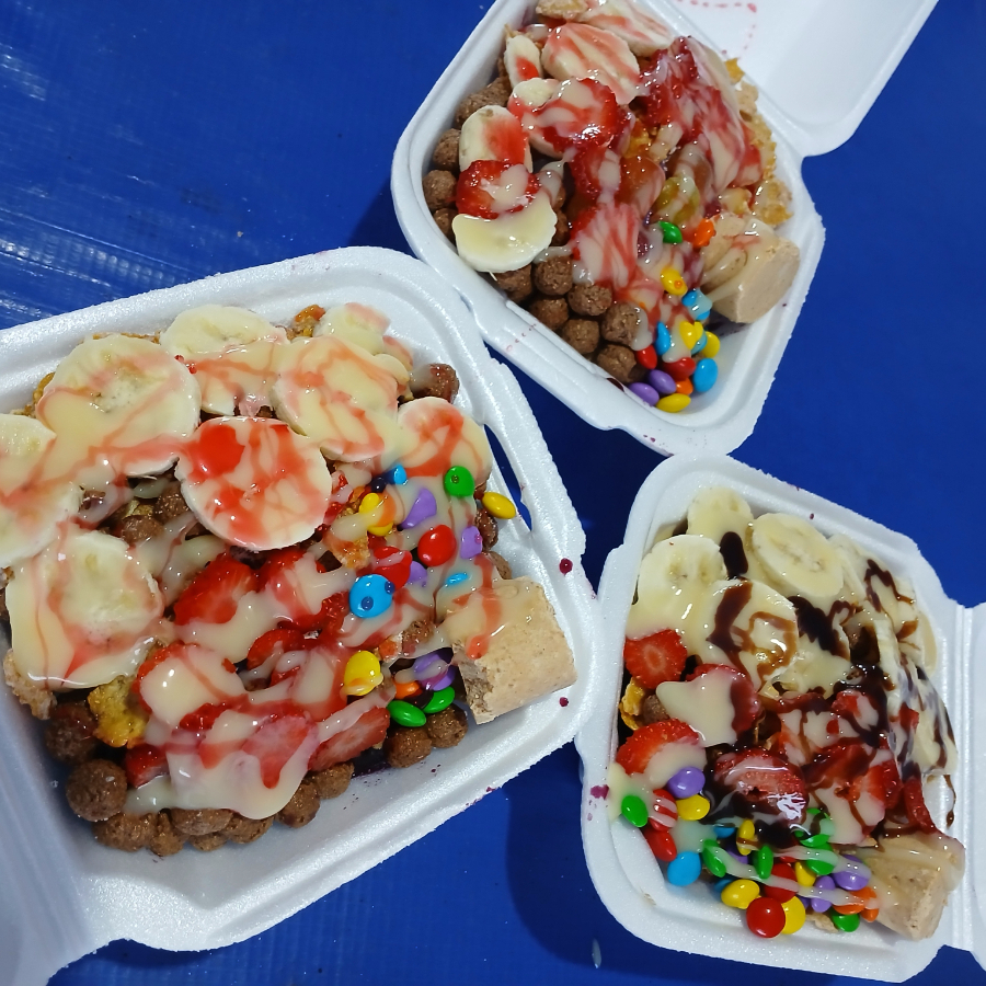 Ate 5 opções leite em pó granola chocobol sucrilho paçoca jujuba tubi m&m machimelo 2 de calda 2 de frutas