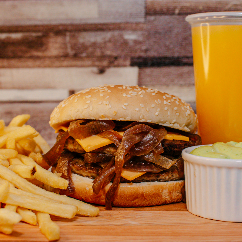 Mega cebola + batata frita + bebida