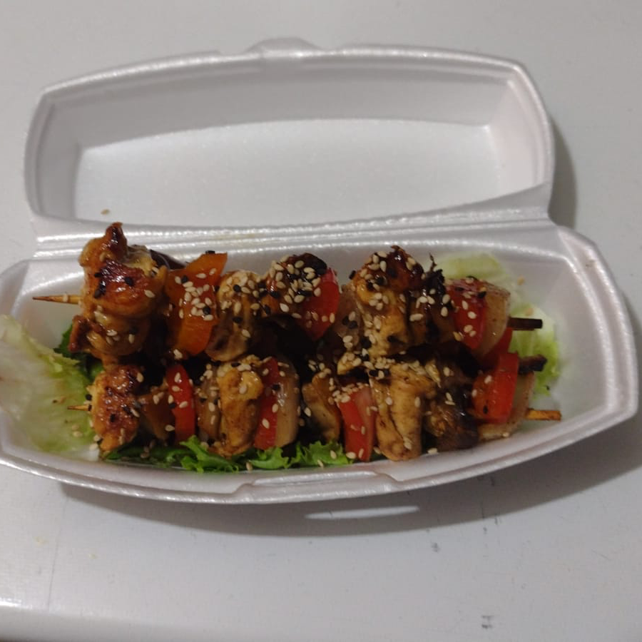 Yakitori de pollo