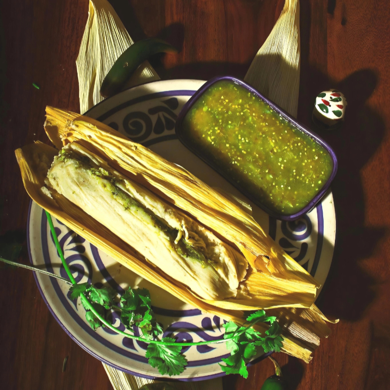 Tamal de Pollo en Salsa Verde Gde