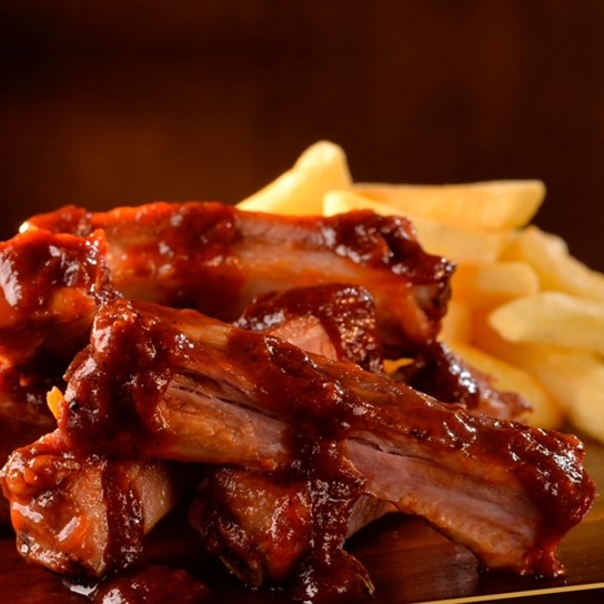 costillas de cerdo en salsa bbq mas gaseosa 250ml