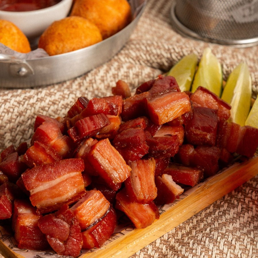 Acompanhamento: (Farofa e vinagrete)