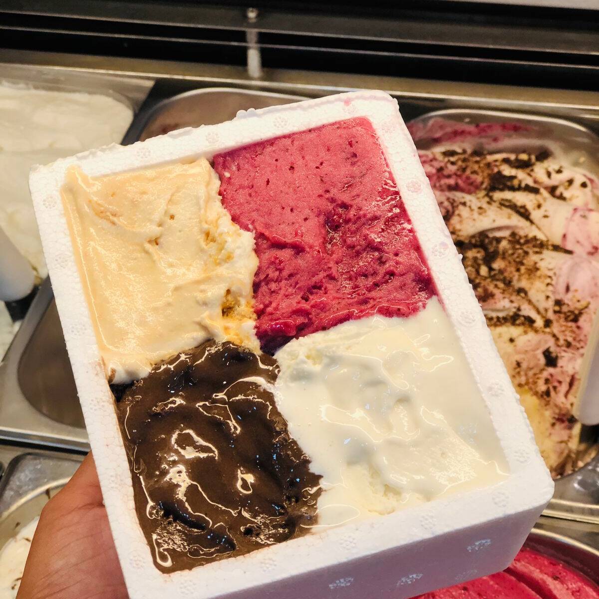 Escolha até 4 sabores (acompanha duas casquinhas artesanais).