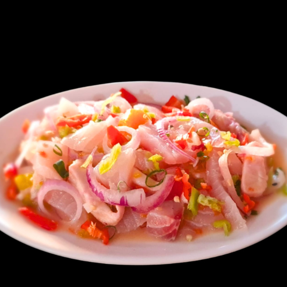 Tilápia em pedaços temperada com limão, sal, pimenta sriracha, pimentão, pimentas de cheiro e cebola roxa - Obs: não é possível retirar os ingredientes.