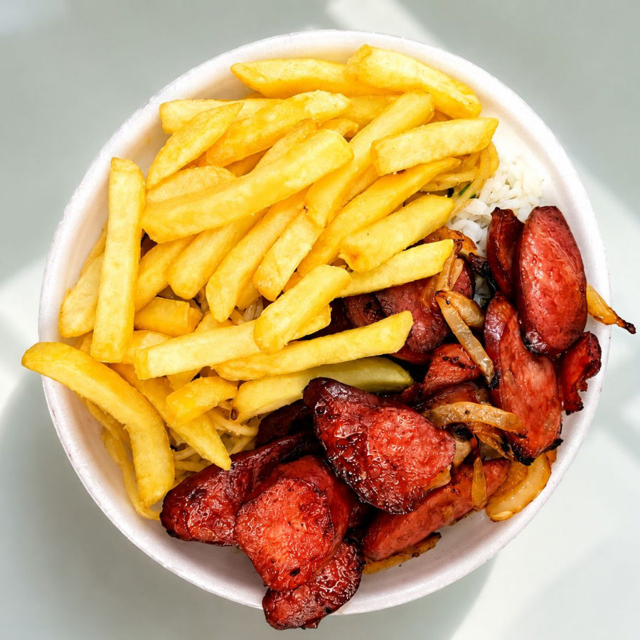LINGUIÇA CALABRESA ACEBOLADA C/ BATATA RITA , ARROZ, FEIJÃO, E FAROFA. Embalagem 500ml