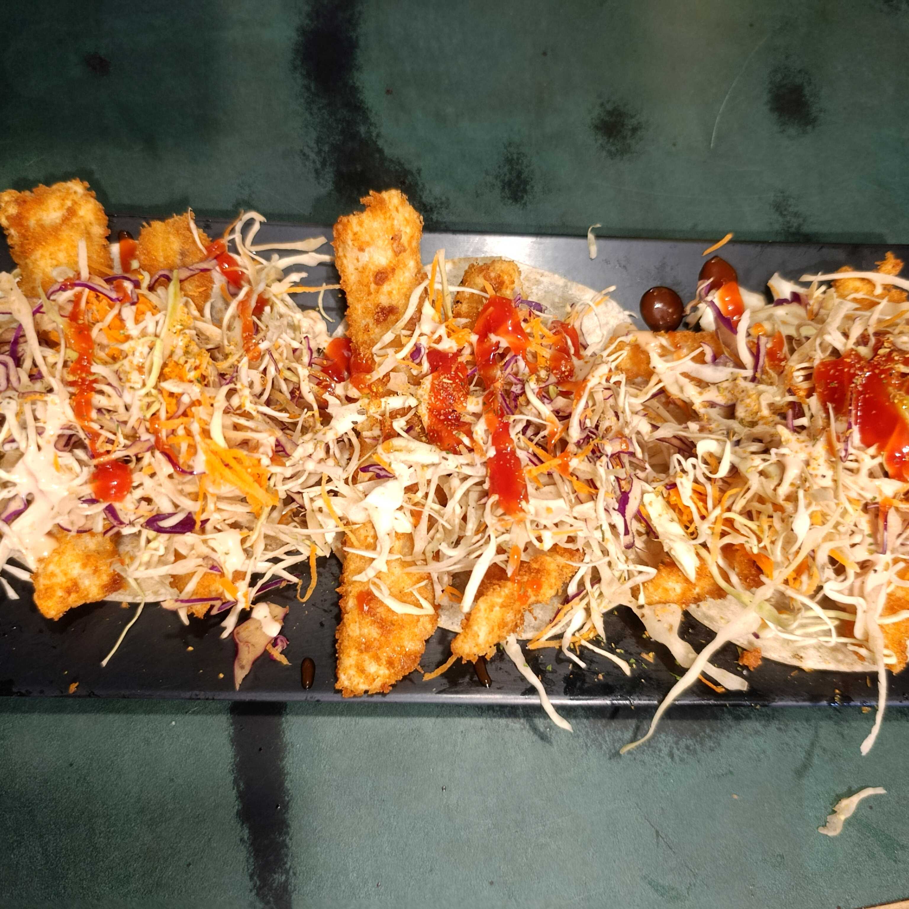 Tacos sonorenses de pescado empanizado