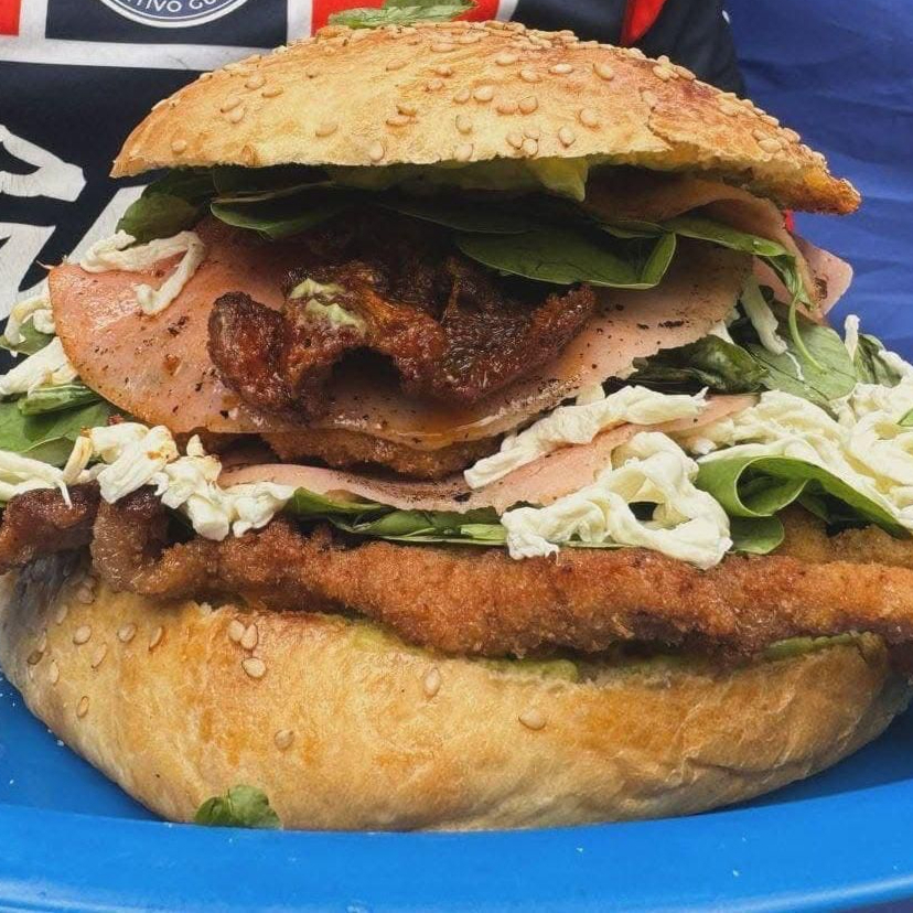 Suprema Milanesa de Pollo, de Puerco y Carne Enchi