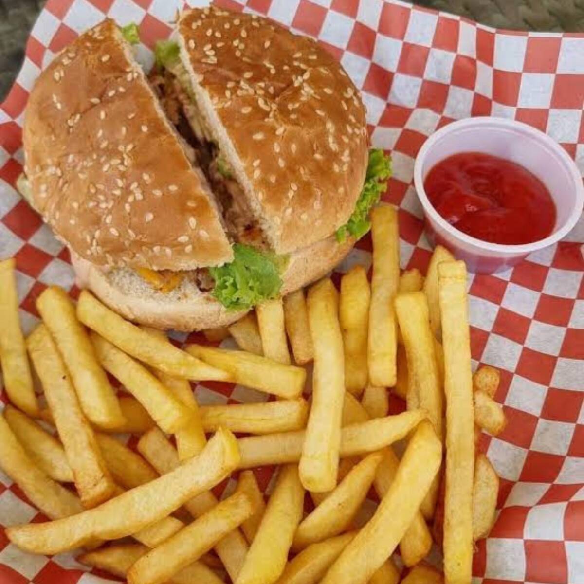 Combo Individual (Papas y Hamburguesa Chica)
