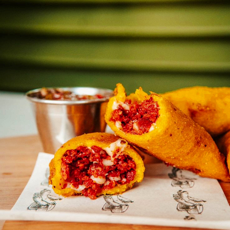 EMPANADA DE HORIZO CON QUESO