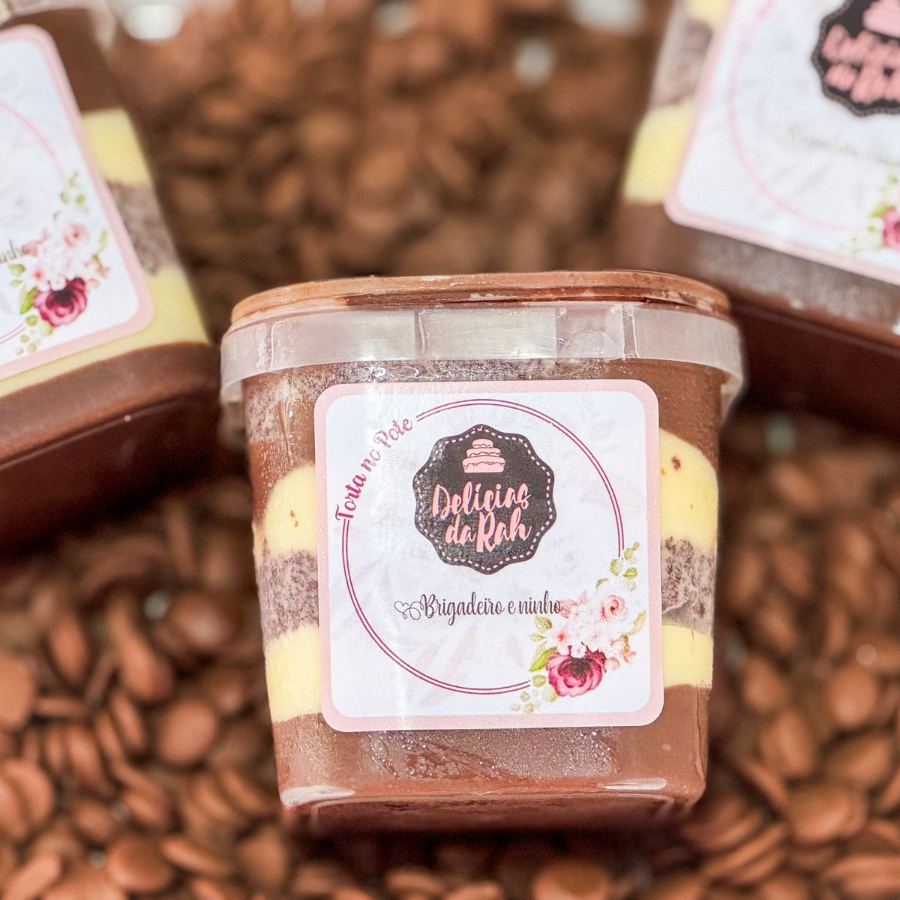 Nossa Torta no Pote de Ninho com Brigadeiro combina o creme aveludado de Leite Ninho com o brigadeiro gourmet bem cremoso e massa super úmida.
Camadas generosas, sabor equilibrado e feito com ingredientes selecionados para adoçar seu dia!