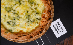 Mozzarella, Catupiry, Gorgonzola, Parmesão.
(Sem Molho De Tomate).