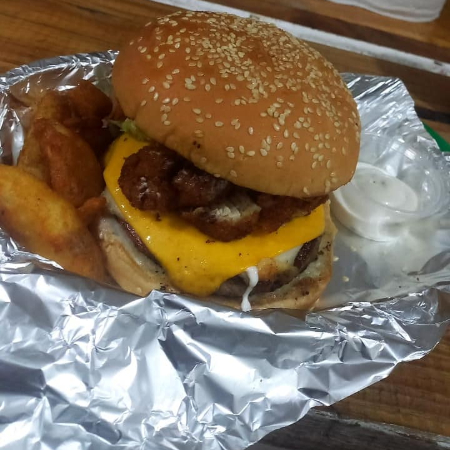 Hamburguesa de Res Hawaiana