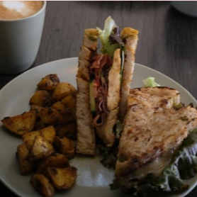 SÁNDWICH DE TOCINO Y POLLO