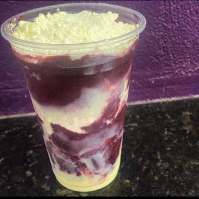 Açaí no copo de 300ml cremoso com leite condensado e leite em pó, na medida perfeita pra matar aquela vontade de doce 😍