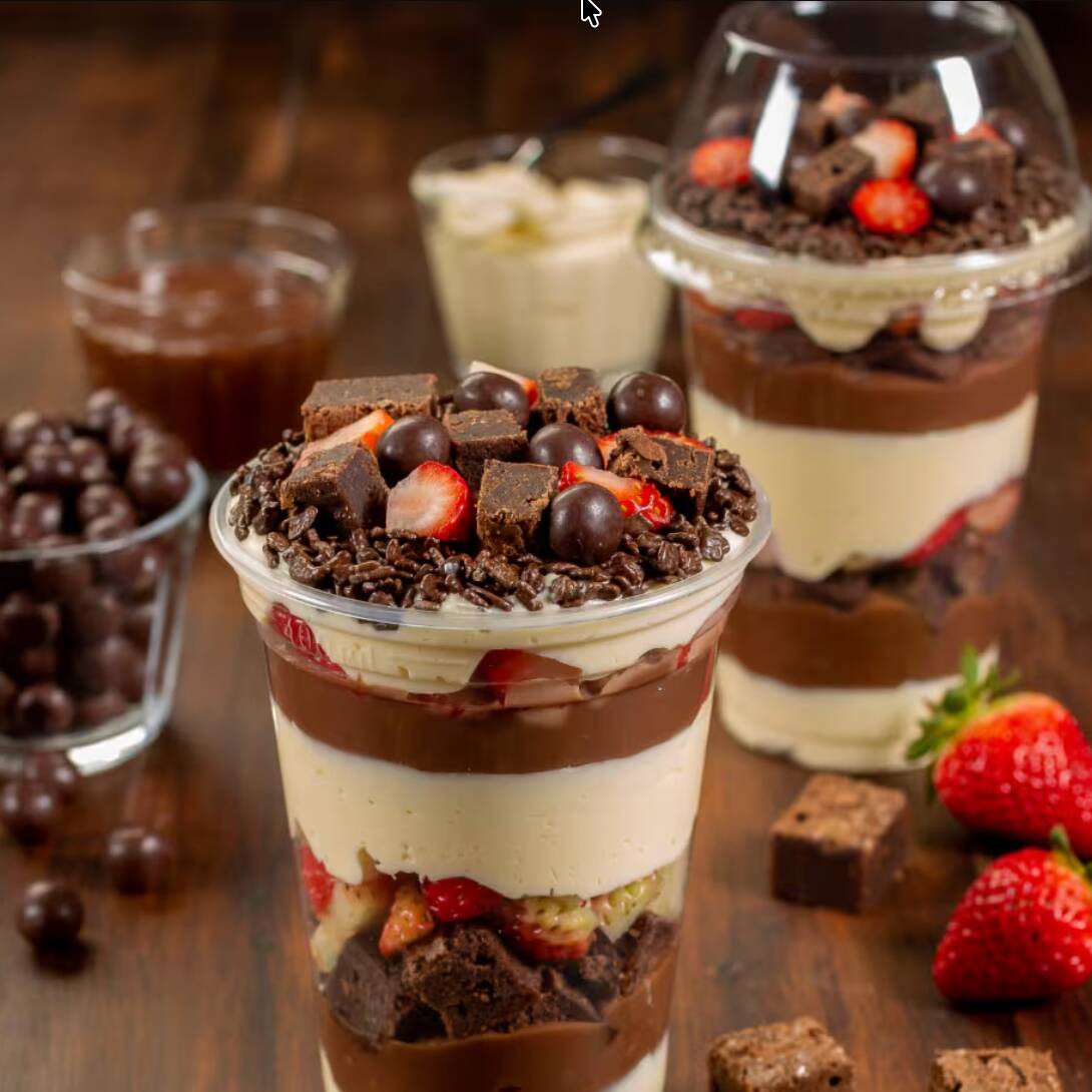 2 Copos da Felicidade com 10% Off! Escolha os sabores que mais combinam com você e aproveite essa dupla irresistível, cremosa e cheia de recheio. Perfeita para compartilhar ou se deliciar em dobro!