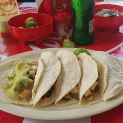 Tacos de Barbacoa mas Coca-Cola
