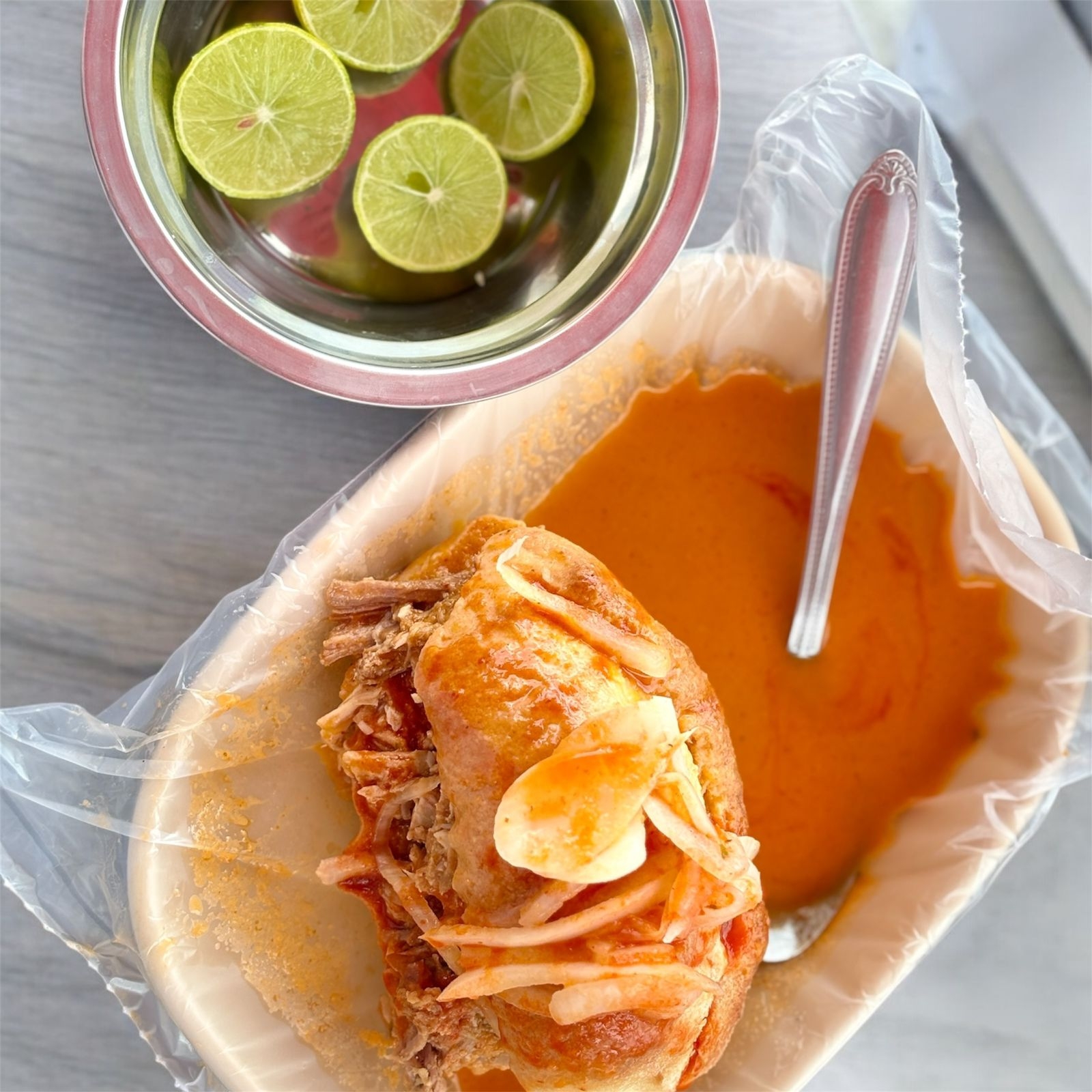 Torta ahogada salsa gema