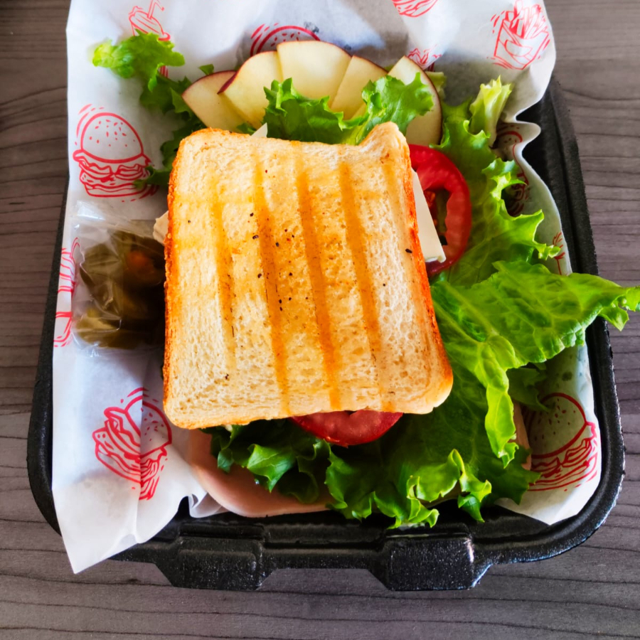 2 Sándwiches Combinados+Ensalada+Bebida a Elegir