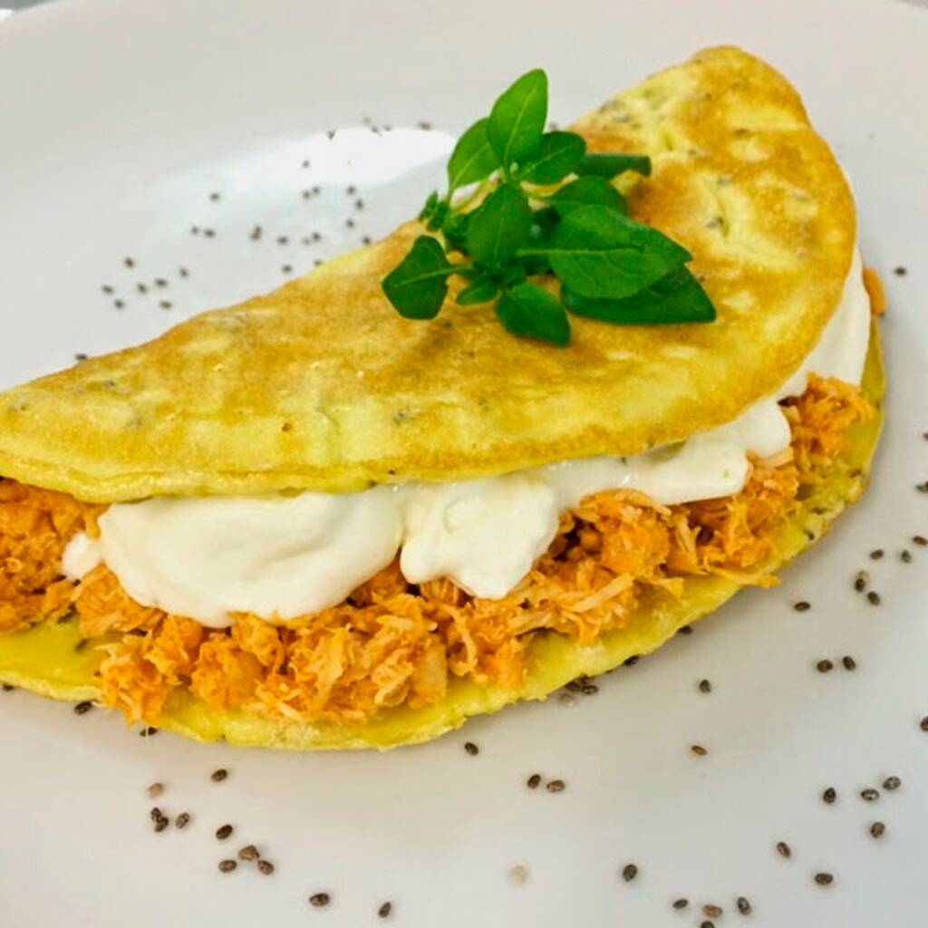 Crepioca recheada com frango catupiry tomate cebola