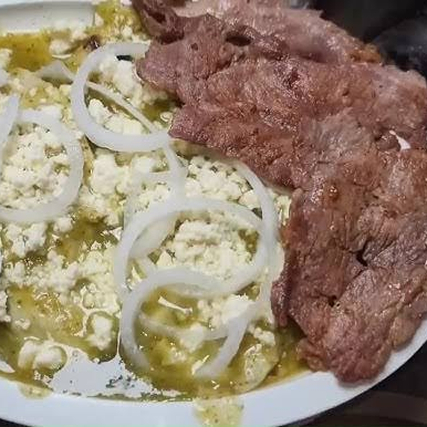 Combo de Chilaquiles Verdes con Carne Asada