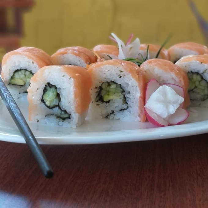Salmón Roll (Salmón Crudo)