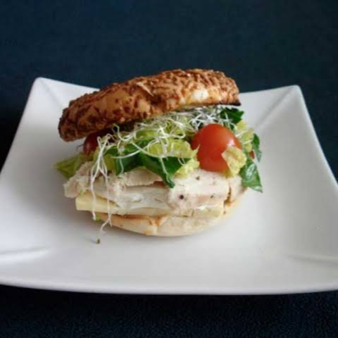 Bagel de Jamón y Queso Manchego
