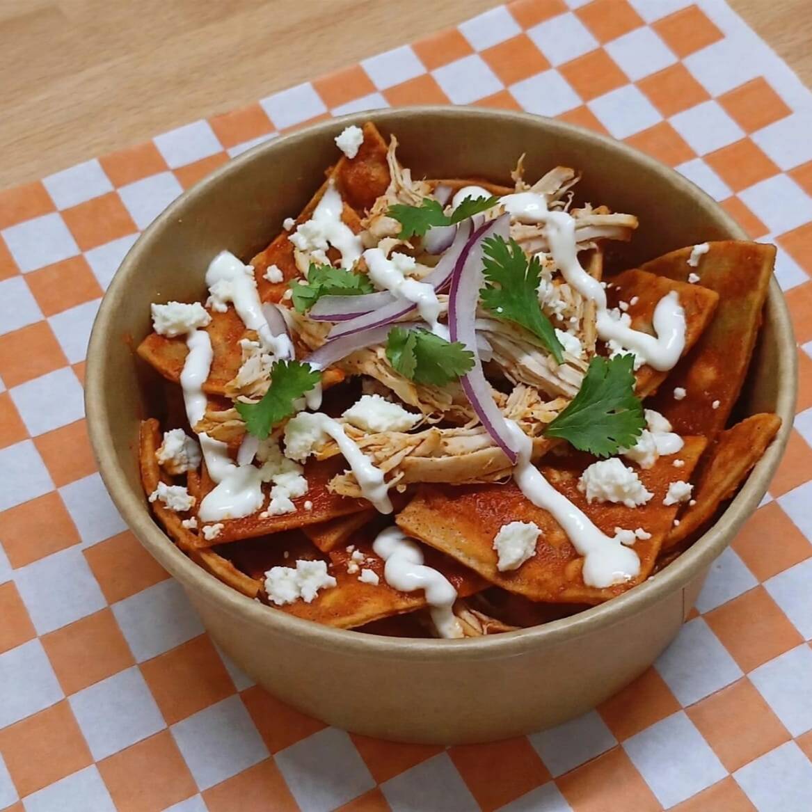 Chilaquiles en Salsa Roja con Pollo
