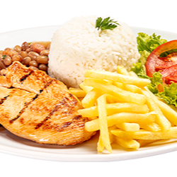 Arroz, feijão de caldo, batata frita e salada.