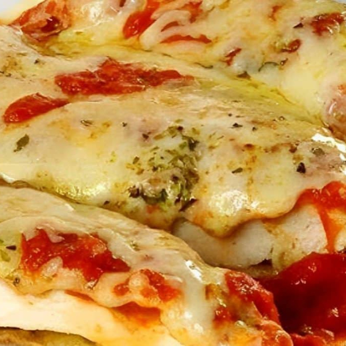 Arroz ,feijão,macarrão,farofa ,e salada do dia