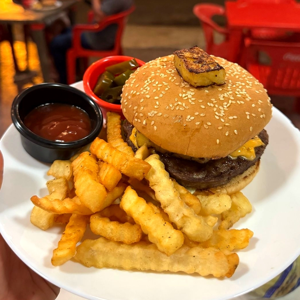 "Hawaii de Vacaciones "Hamb. De Arrachera y 🍍