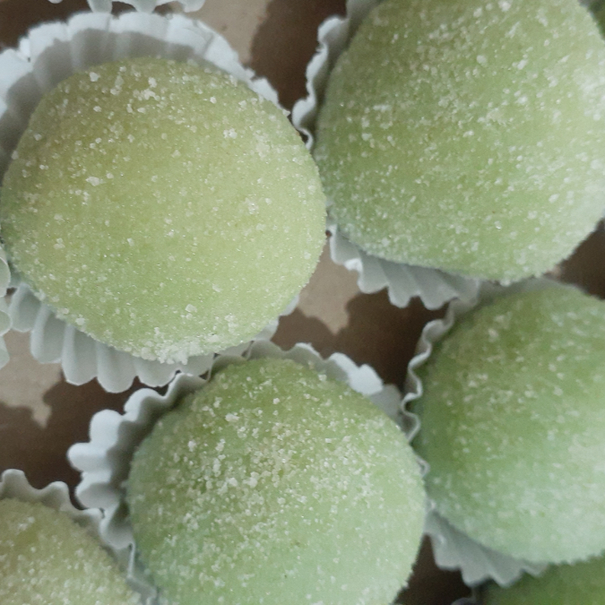 Massa de Leite Condensado, recheada com Uva Selecionada