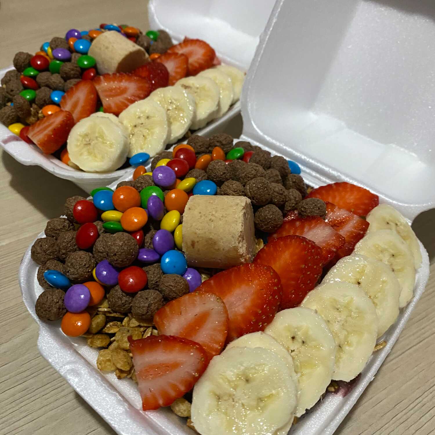 O combo Xodó da Nabrisa açaí
Duas Tigelas de açaí Tamanho P bem recheadas 😍 Escolha seus toppings favoritos frutas e coberturas Deliciosas